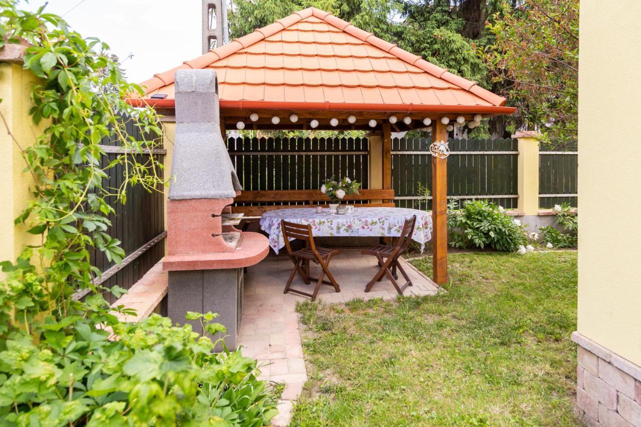 Vanilia Apartman エゲル エクステリア 写真