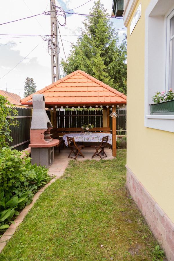 Vanilia Apartman エゲル エクステリア 写真