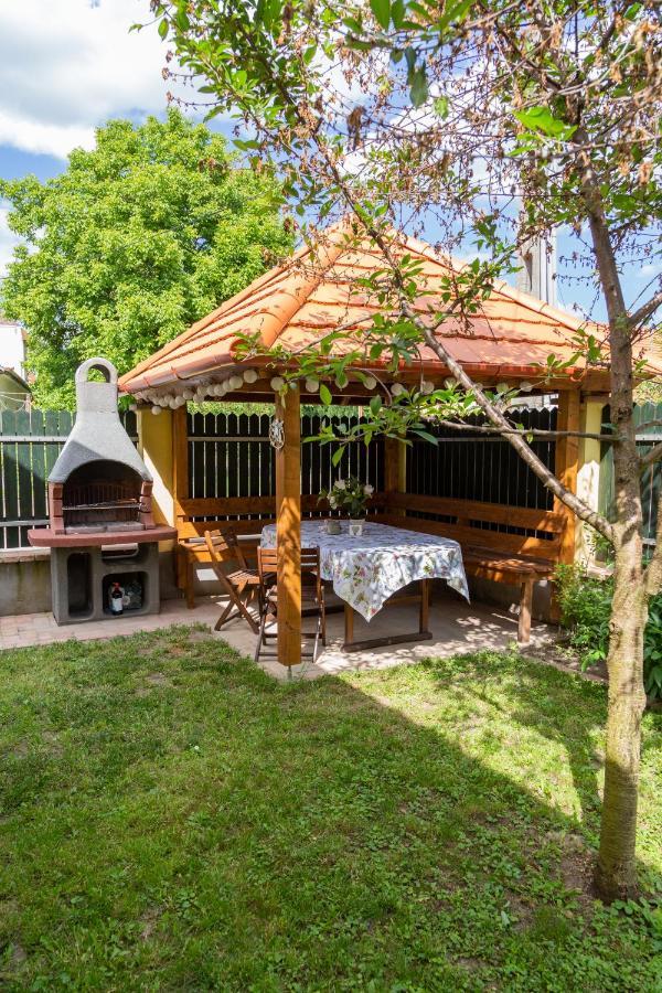 Vanilia Apartman エゲル エクステリア 写真