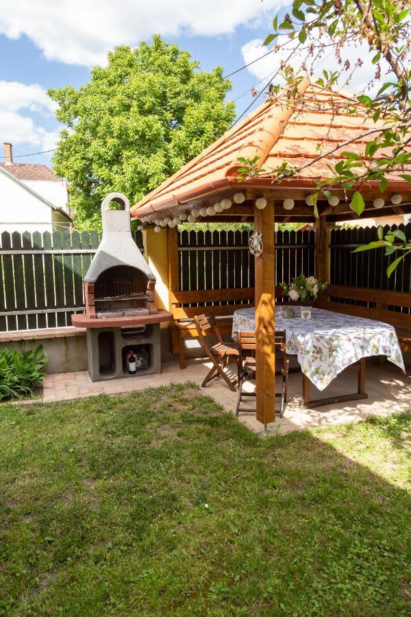 Vanilia Apartman エゲル エクステリア 写真